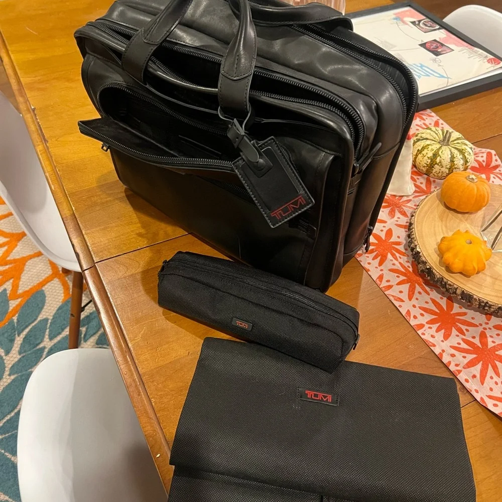 Tumi Black Leather Men's Business Briefcase